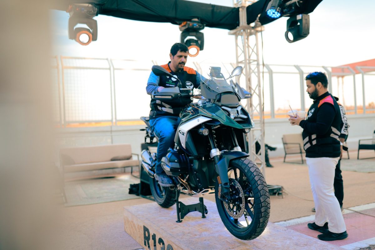 PHOTO 2023 12 24 15 42 19 BMW Motorrad تكشف عن الجيل الجديد من درّاجة R 1300 GS في المملكة العربية السعودية