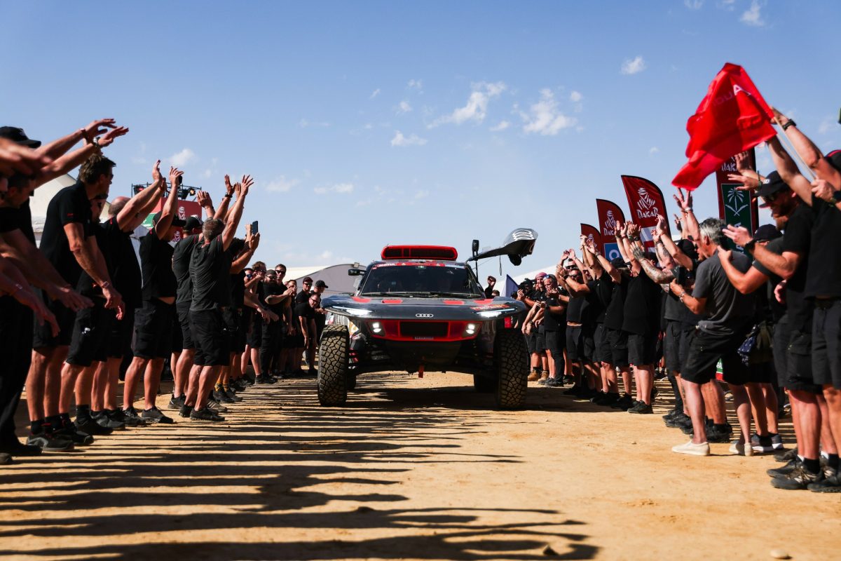 Audi Dakar 1 أودي تحقق إنجازاً تاريخياً في رالي داكار