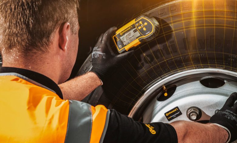 continental 360 fleet solutions breakdown service sensor check keyvisual tt إطارات كونتيننتال تقود الابتكار مع تقنية فحص ضغط الإطارات: تمهيد الطريق لكفاءة وأمان لا مثيل لهما