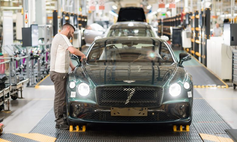 الصورة 2 مصنع بنتلي في كرو مستويات التخصيص الأرقى تدفع Bentley Motors لتحقيق ثاني أفضل أداء مالي على الإطلاق