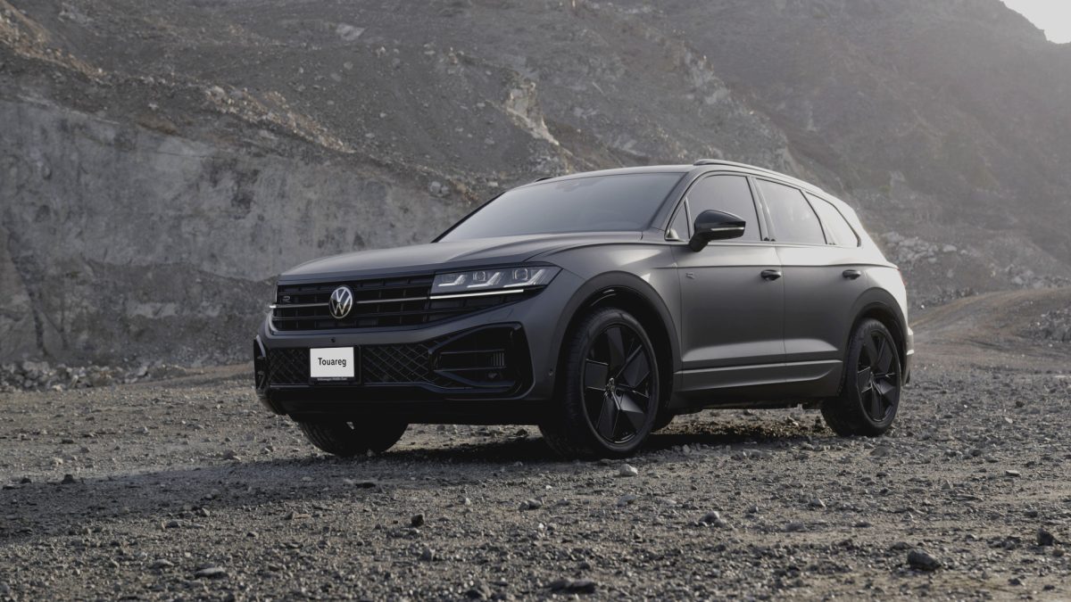 VW Touareg pic سيارة طوارق 2024 الجديدة، مدفوعة بالتكنولوجيا والرؤية المتقدمة.