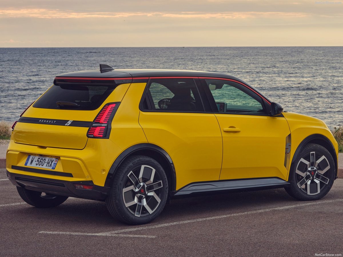Renault 5 E Tech 2025 HD a99114451beacaf7c07e40433aa62149dcebc4619 رينو 5 سيارة كهربائية تخطف الأضواء في أوروبا