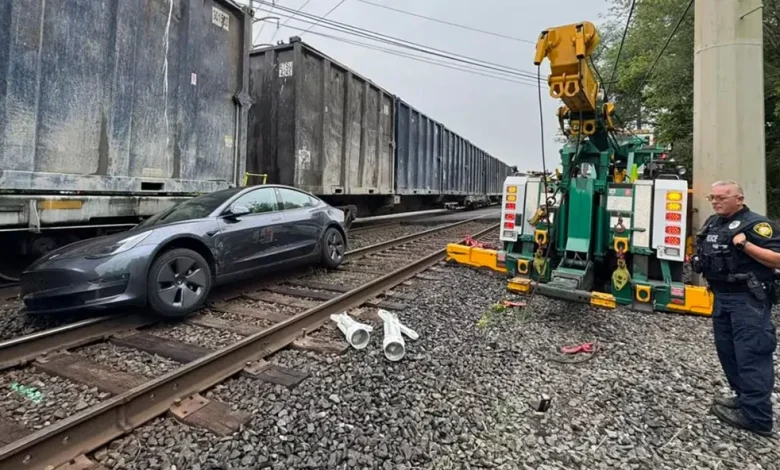 حادث تيسلا مع قطار