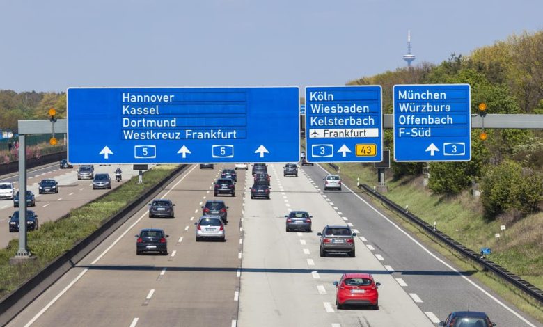 سيارات على الطرق الالمانية