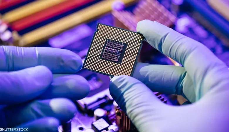 شركات السيارات تبحث عن رقائق إلكترونية في كل مكان مع تفاقم أزمة الإمدادات رقائق إلكترونية