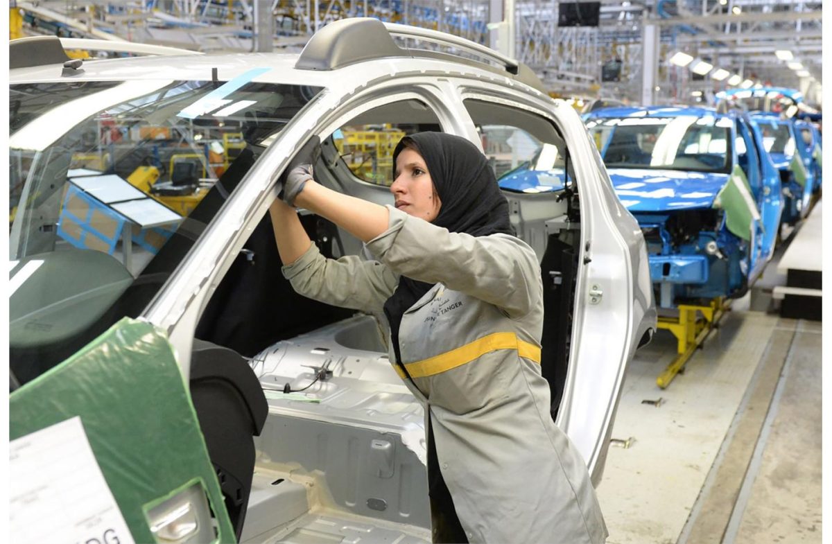 "رينو" الفرنسية توقع اتفاقية مع المغرب لتصنيع السيارات الكهربائية مصنع رينو بالمغرب