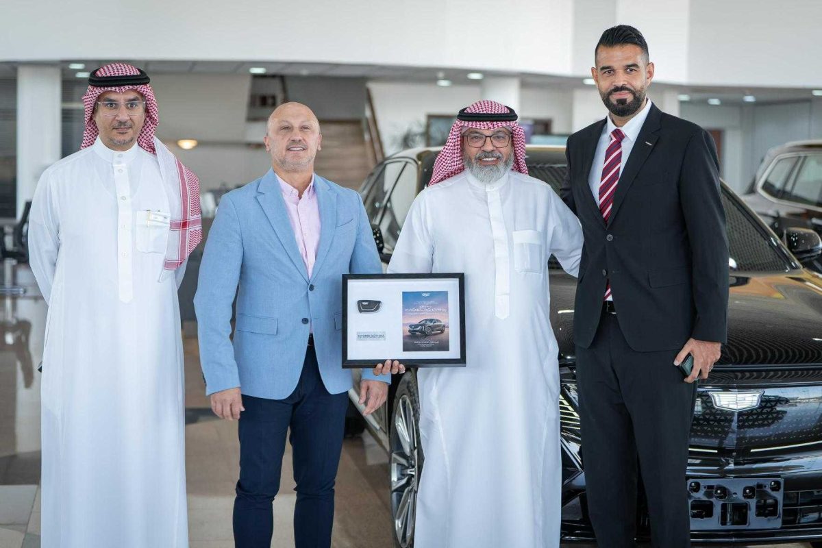 وصول وتسليم أول سيارة كهربائية من كاديلاك طراز LYRIQ لعميلها الأول في المملكة كاديلاك LYRIQ
