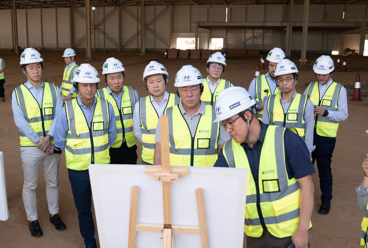 الرئيس التنفيذي لمجموعة هيونداي موتور، أويسون تشونغ، يلتقي صاحب السمو الملكي ولي العهد، ويستعرض بناء المصنع الجديد واستراتيجية نمو المجموعة الرئيس التنفيذي لمجموعة هيونداي موتور، أويسون تشونغ