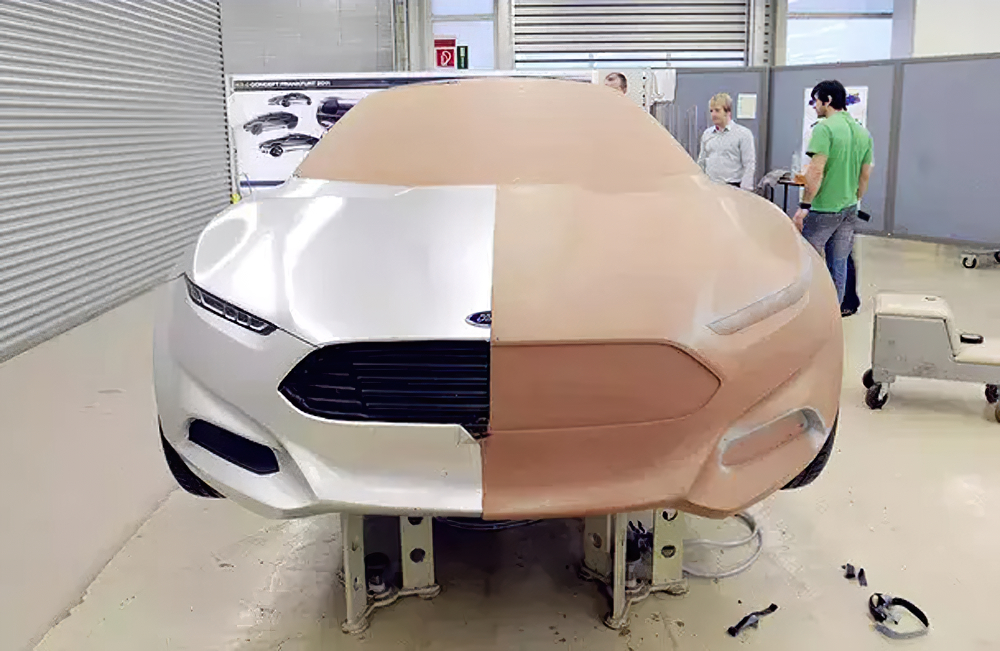 الطين أو الصلصال إحدى أهم خطوات تصميم السيارات لكن مع التطور التقني حالياً لماذا لم تطله الثورة الرقمية الطين في تصميم السيارات