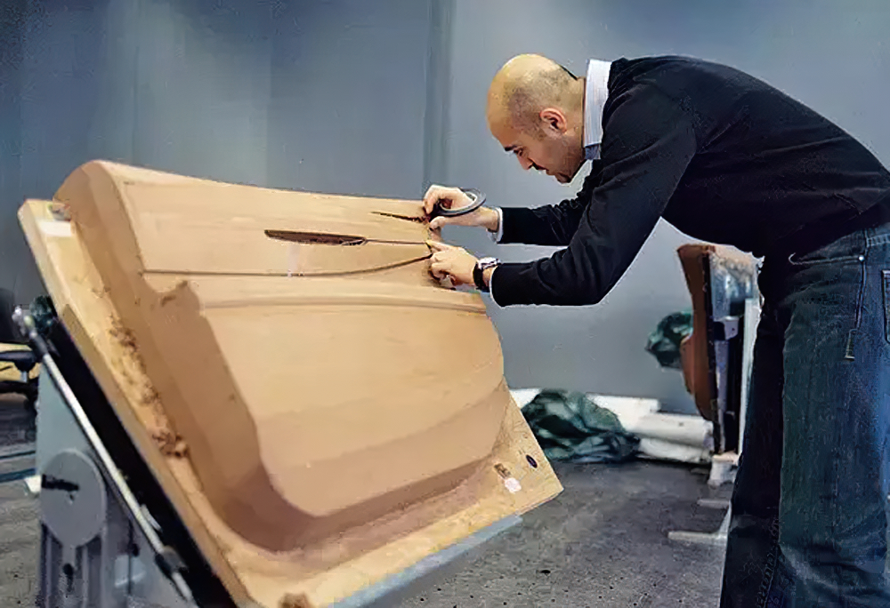 الطين أو الصلصال إحدى أهم خطوات تصميم السيارات لكن مع التطور التقني حالياً لماذا لم تطله الثورة الرقمية الطين في تصميم السيارات