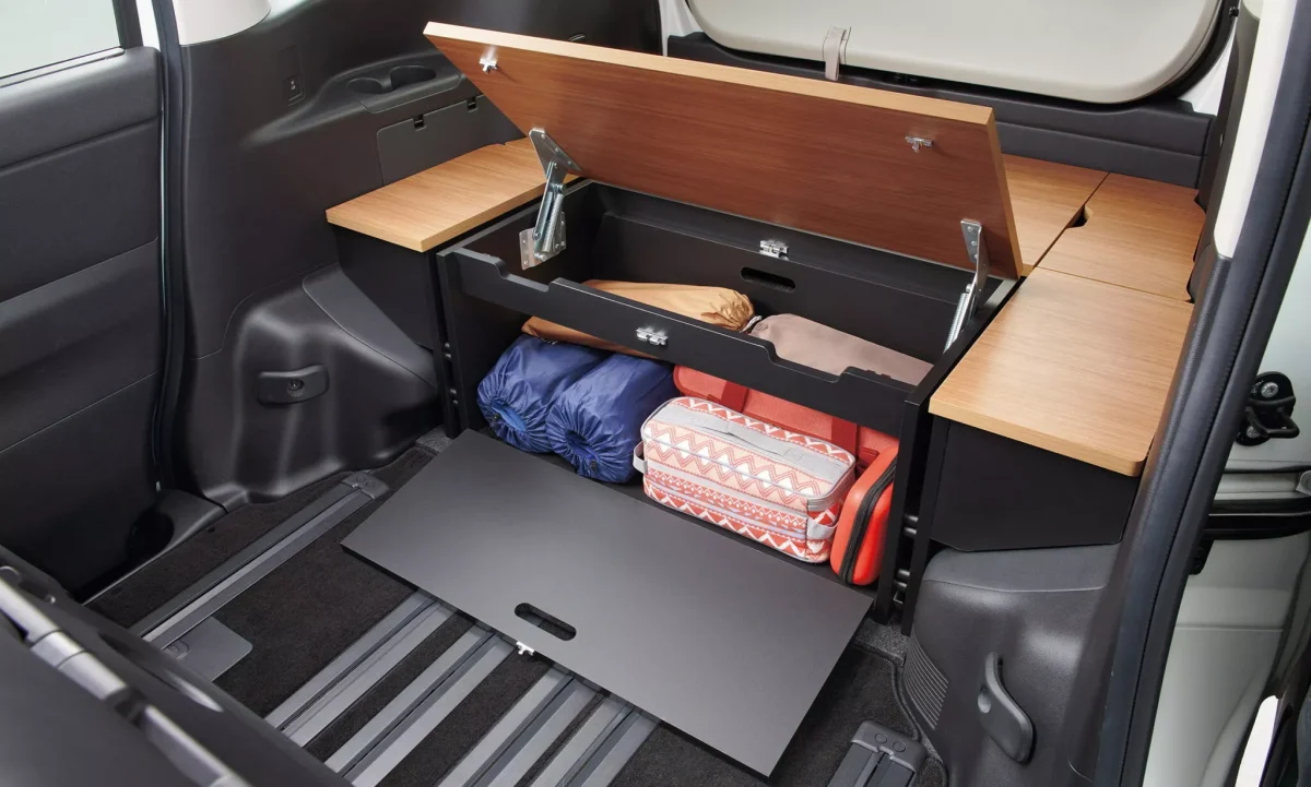 نيسان سيرينا