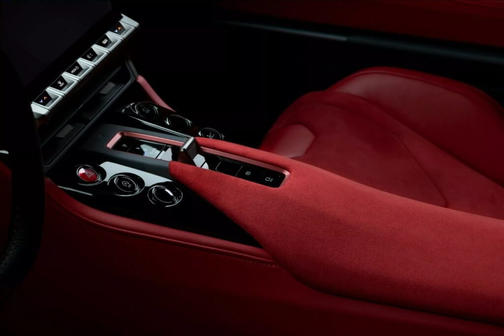 الكشف تويوتا gr gt 09 1024x683 1 تويوتا تعيد تعريف السيارات الرياضية مع GR GT وGR GT3: أداء سباقي بروح عصرية