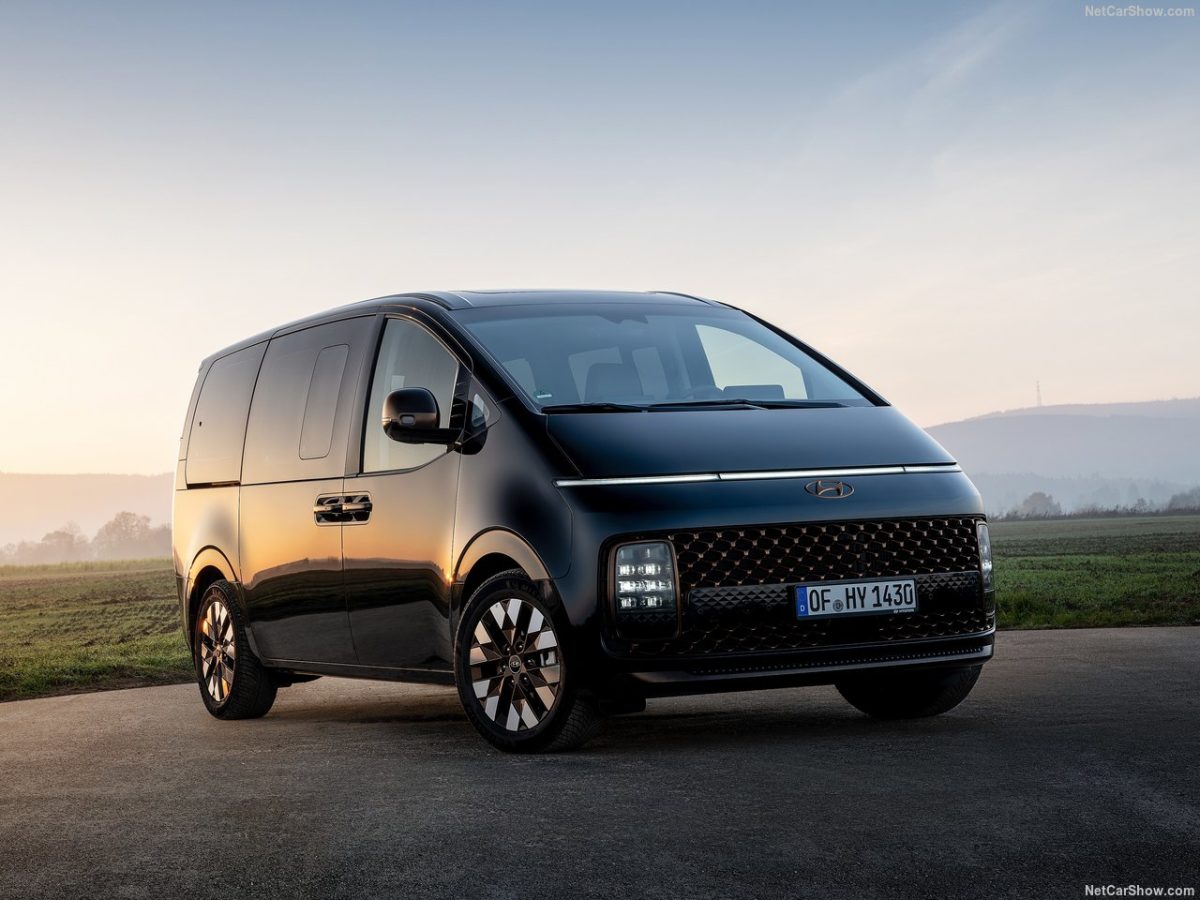 ستيرا 1 هيونداي ستاريا EV 2026 الكهربائية: الفان التي تتفوق على جميع منافسيها بسرعة الشحن والأداء