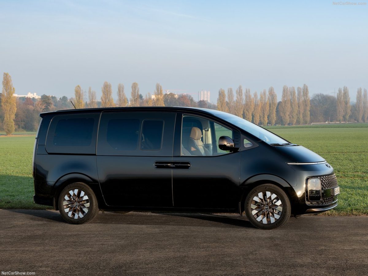 ستيرا 2 هيونداي ستاريا EV 2026 الكهربائية: الفان التي تتفوق على جميع منافسيها بسرعة الشحن والأداء