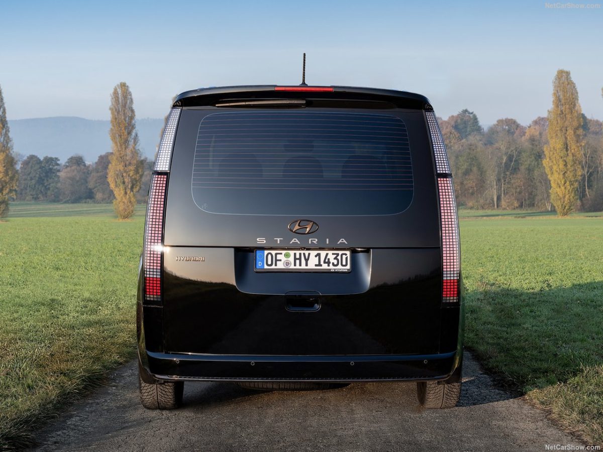 ستيرا 4 هيونداي ستاريا EV 2026 الكهربائية: الفان التي تتفوق على جميع منافسيها بسرعة الشحن والأداء