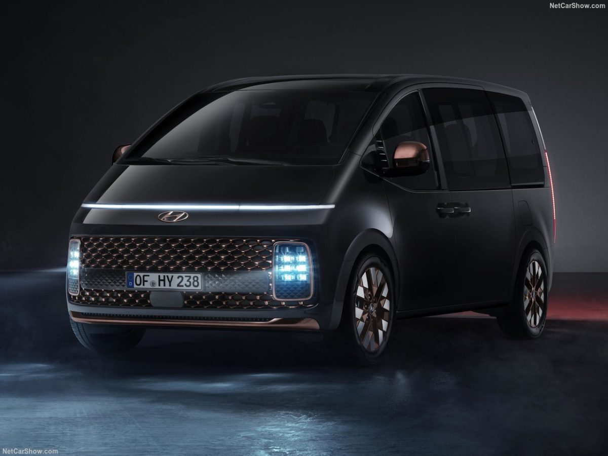 ستيرا 8 هيونداي ستاريا EV 2026 الكهربائية: الفان التي تتفوق على جميع منافسيها بسرعة الشحن والأداء