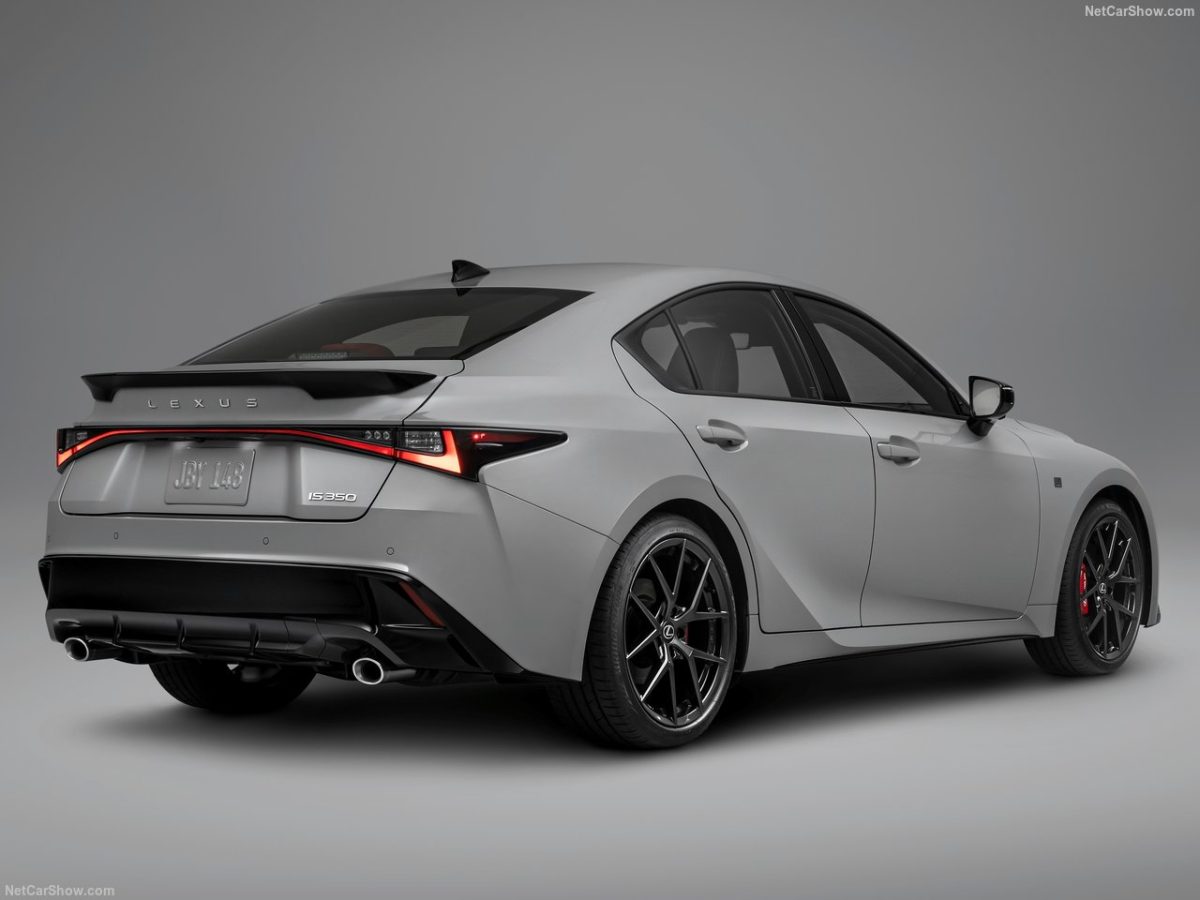 لكزس 2 لكزس اليابانية تطرح IS موديل 2026 المُحدّثة بتصميم رياضي وتقنيات متطورة