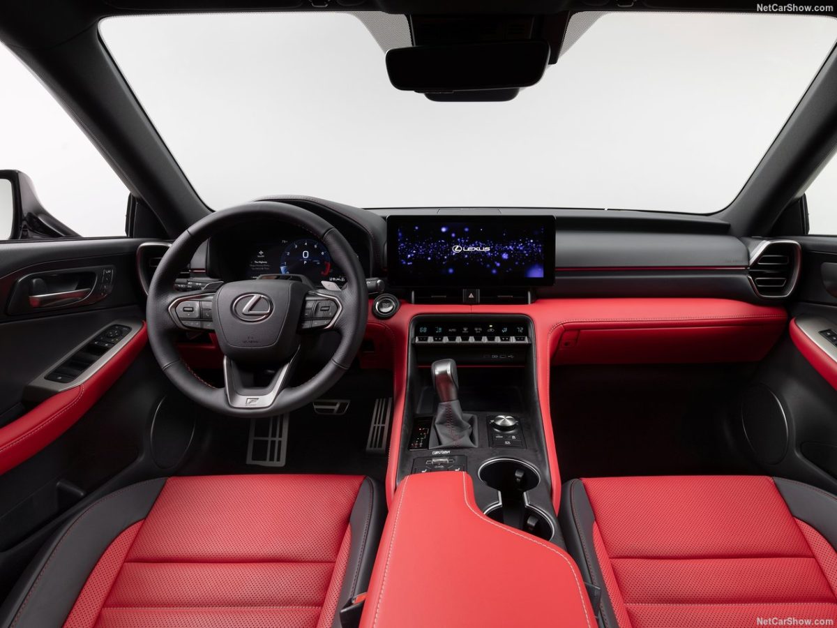 لكزس 3 لكزس اليابانية تطرح IS موديل 2026 المُحدّثة بتصميم رياضي وتقنيات متطورة