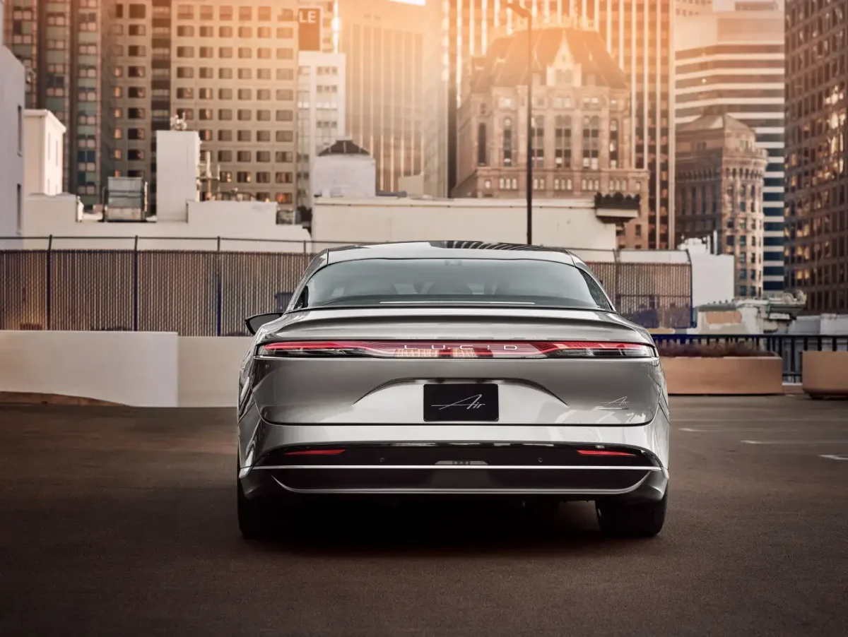 لوسيد 5 السعودية تنتقل من التجميع إلى التصنيع الكامل للسيارات مع لوسيد في 2026