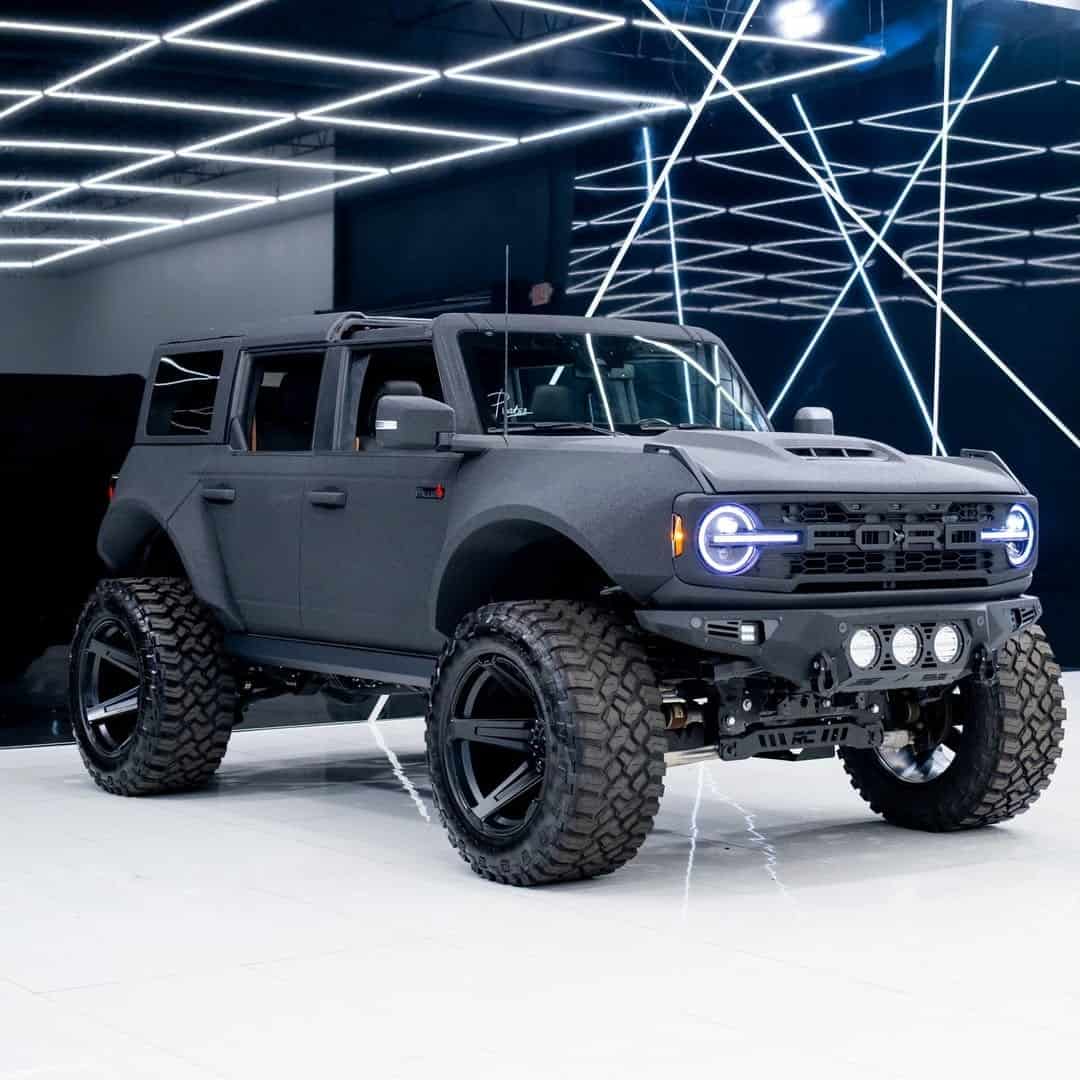 1 23 فورد برونكو: هل تختار نسخة مستعملة معدّلة أم رابتور 2026 جديدة من الوكالة؟