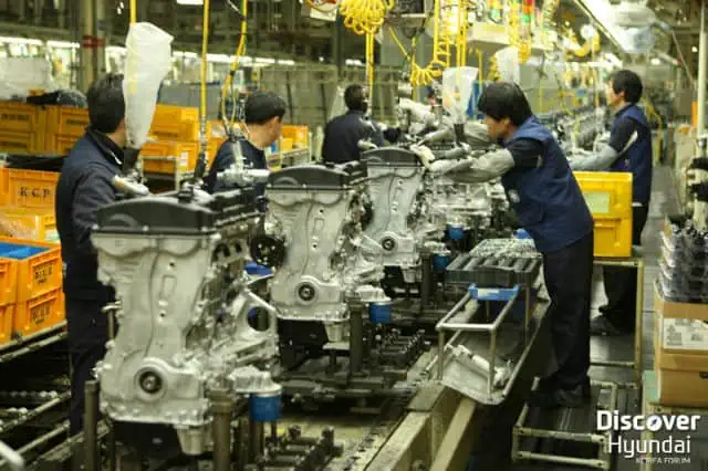 10 عمال هيونداي يحذرون: استبدال البشر بالروبوتات يهدد الوظائف في المصانع