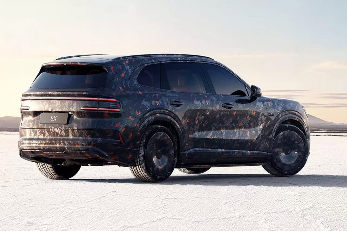 12 1 زيكر 8X الجديدة كلياً: قوة خارقة، فخامة مطلقة، وطموح يتجاوز رولز رويس