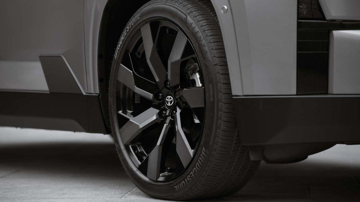 إطلاق تويوتا هايلاندر 2027 كأول SUV كهربائية بثلاثة صفوف مقاعد تعكس رؤية الوحش الياباني للمستقبل 19 2 إطلاق تويوتا هايلاندر 2027 كأول SUV كهربائية بثلاثة صفوف مقاعد تعكس رؤية الوحش الياباني للمستقبل