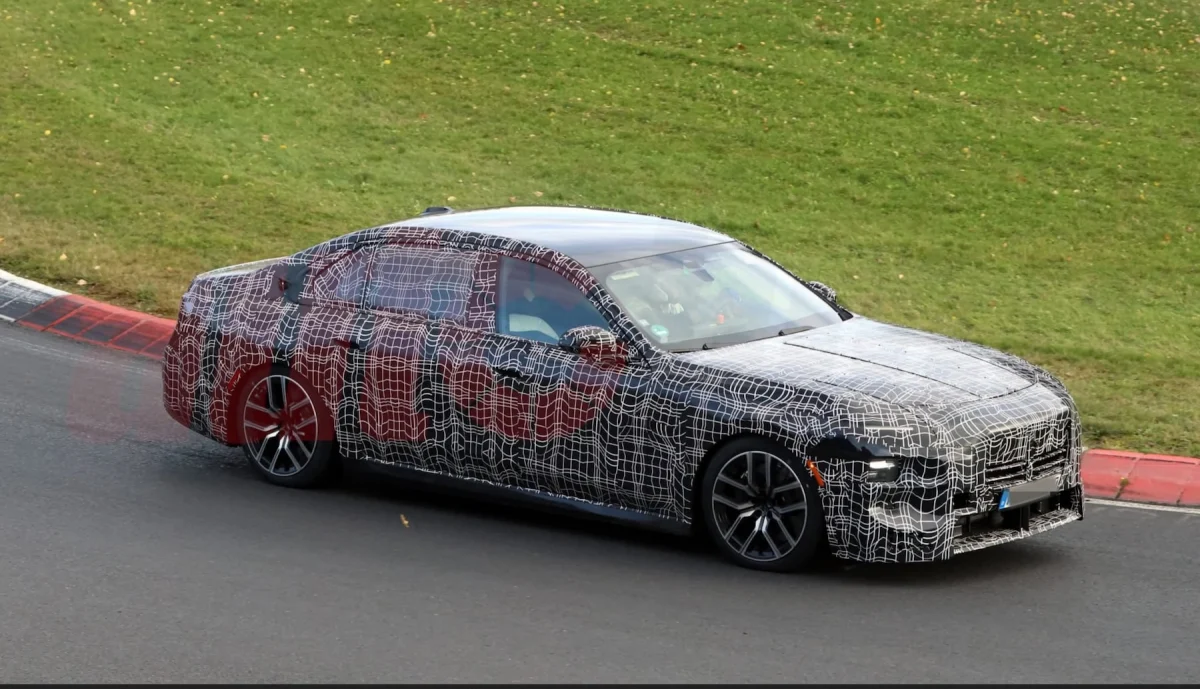 5 3 بي إم دبليو تراجع حساباتها: هل تتخلى عن نظام القيادة الذاتية المعقّد في الفئة السابعة 2027؟