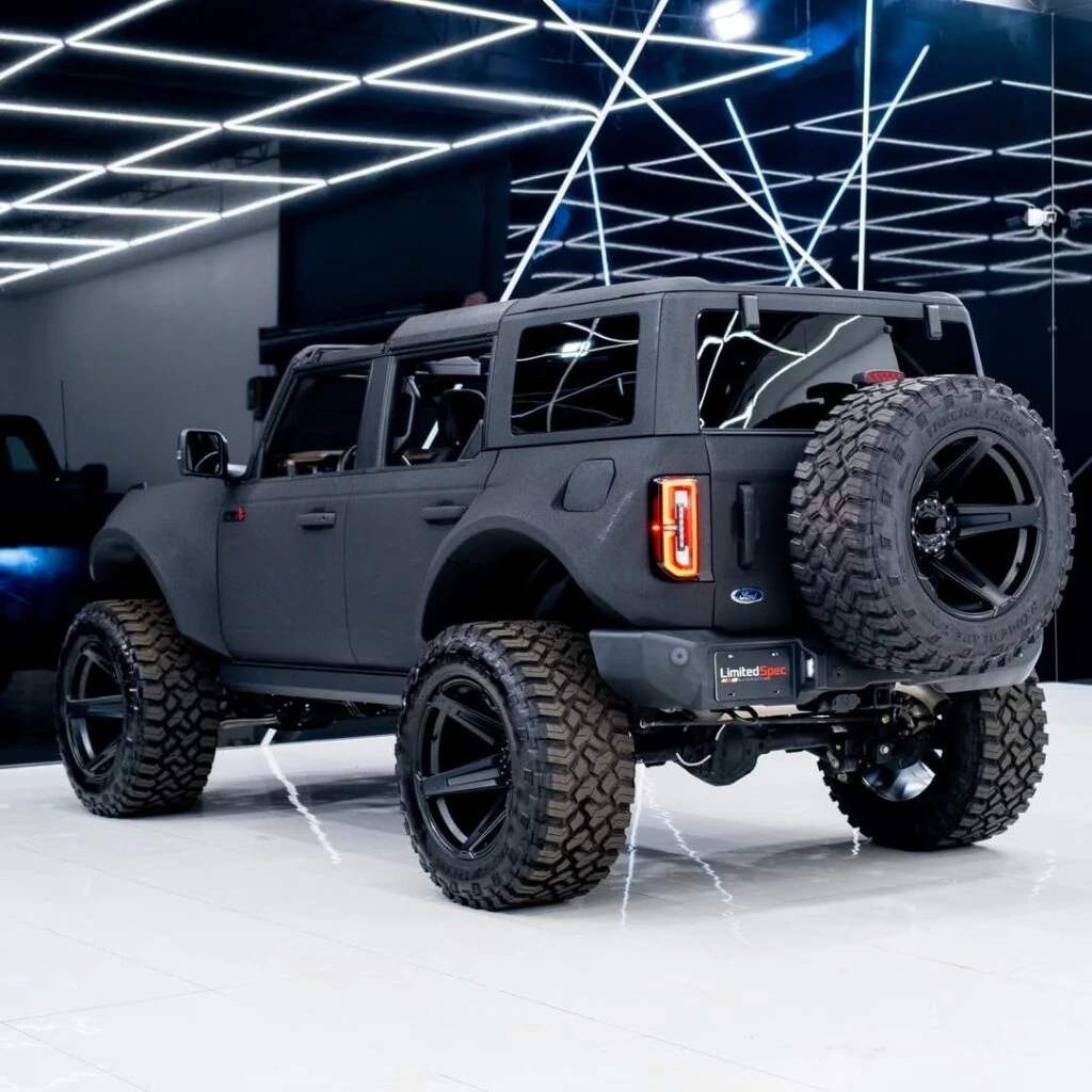 6 1 فورد برونكو: هل تختار نسخة مستعملة معدّلة أم رابتور 2026 جديدة من الوكالة؟