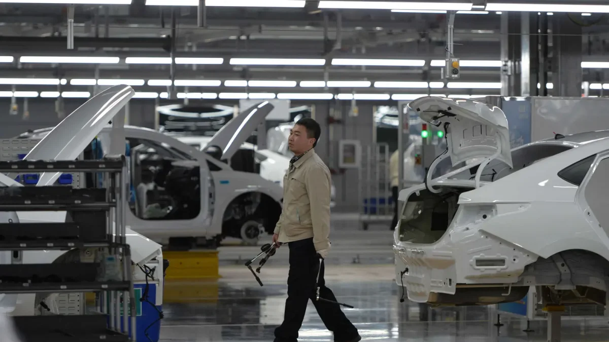 6 عمال هيونداي يحذرون: استبدال البشر بالروبوتات يهدد الوظائف في المصانع