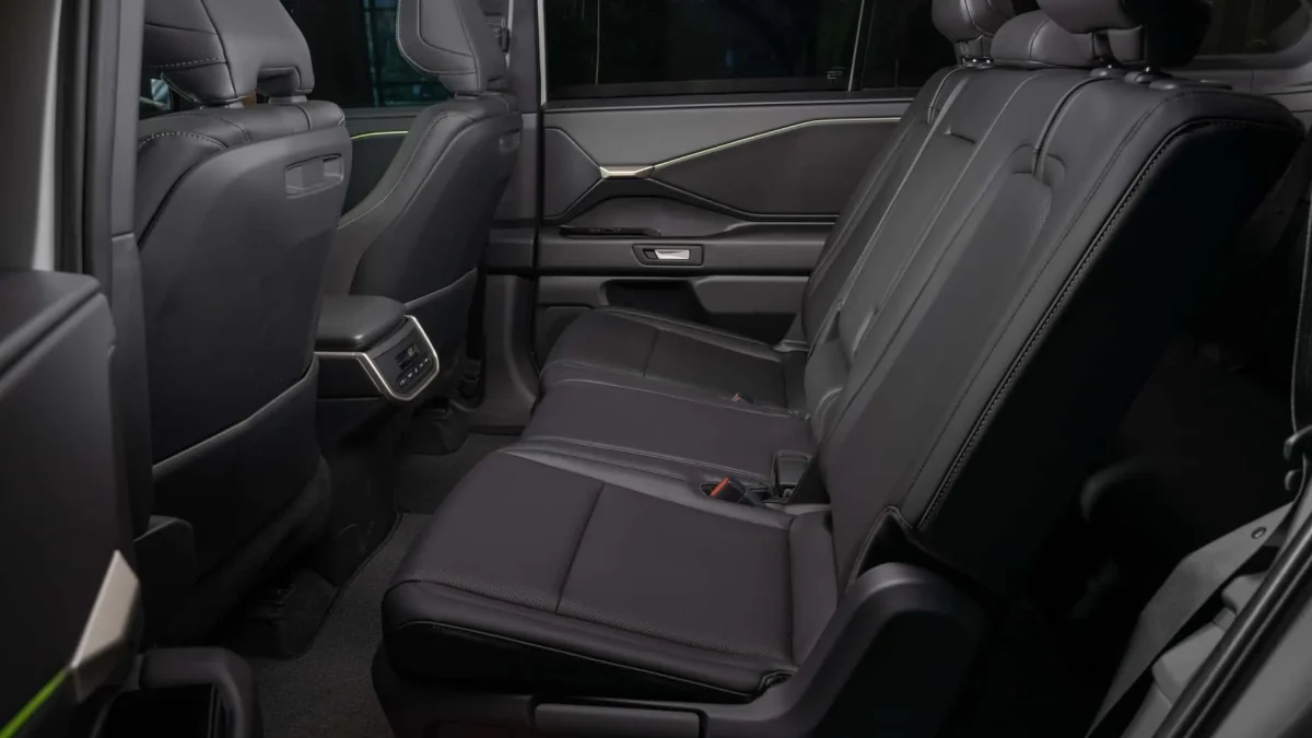 7 3 إطلاق تويوتا هايلاندر 2027 كأول SUV كهربائية بثلاثة صفوف مقاعد تعكس رؤية الوحش الياباني للمستقبل