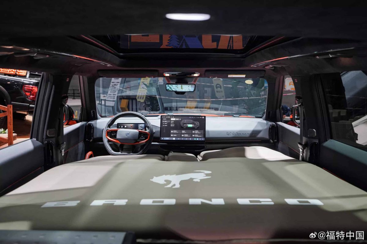 8 فورد برونكو: هل تختار نسخة مستعملة معدّلة أم رابتور 2026 جديدة من الوكالة؟