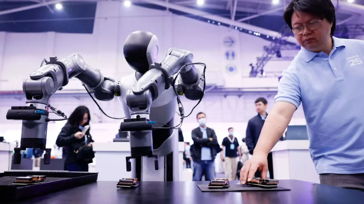 8 2 عمال هيونداي يحذرون: استبدال البشر بالروبوتات يهدد الوظائف في المصانع