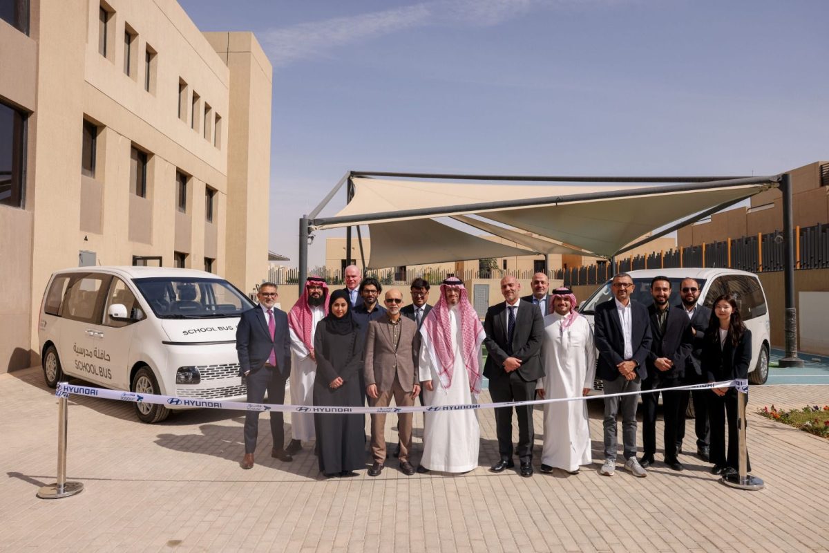 WhatsApp Image 2026 02 12 at 10.47.36 AM شركة هيونداي موتور تتبرع بحافلات مدرسية لمدرسة "جسور" دعمًا للطلاب من ذوي الاختلافات العصبية