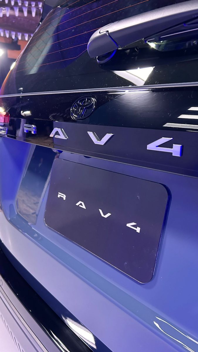 WhatsApp Image 2026 02 16 at 9.58.40 PM 4 الجيل الجديد من تويوتا RAV4 2026 يرى النور رسميًا: تصميم متطور، تقنيات متقدمة، وأداء أقوى من أي وقت مضى