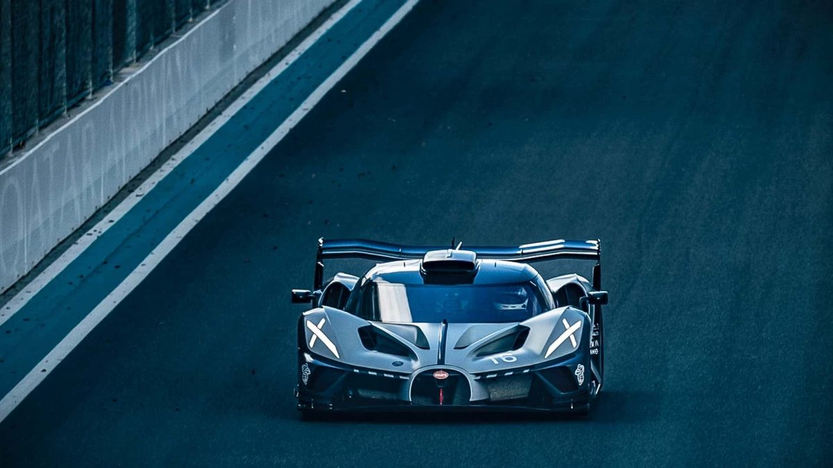زئير Bugatti Bolide بمحرك W16 يوقظ ميامي… بوغاتي تحوّل حلبة الفورمولا 1 إلى ساحة رعب 1 18 زئير Bugatti Bolide بمحرك W16 يوقظ ميامي… بوغاتي تحوّل حلبة الفورمولا 1 إلى ساحة رعب