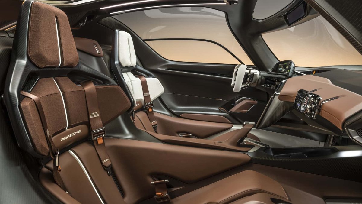 10 1 بعد سنوات من الغياب.. تلميحات لعودة هايبر كار جديدة من بورش تشعل حماس عشاق الأداء