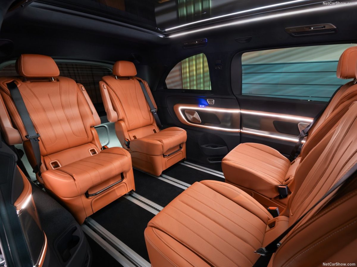 12 2 الكشف عن مرسيدس - بينز VLE الفاخرة بتصميم عصري ومقصورة مليئة بالشاشات والتقنيات المتقدمة