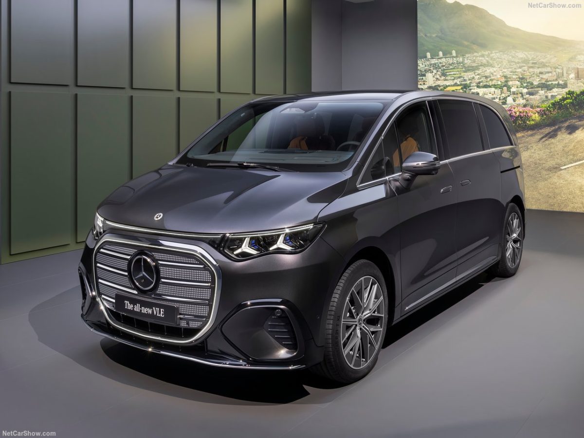 16 1 الكشف عن مرسيدس - بينز VLE الفاخرة بتصميم عصري ومقصورة مليئة بالشاشات والتقنيات المتقدمة