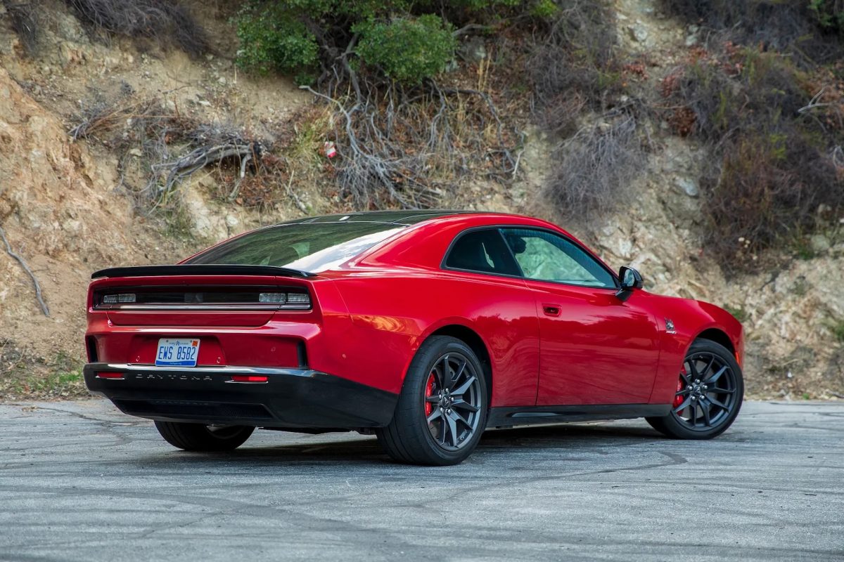 2 1 عودة الأسطورة تقترب.. دودج تشارجر هيلكات 2028 بمحرك V8 تعيد زمن القوة الحقيقية