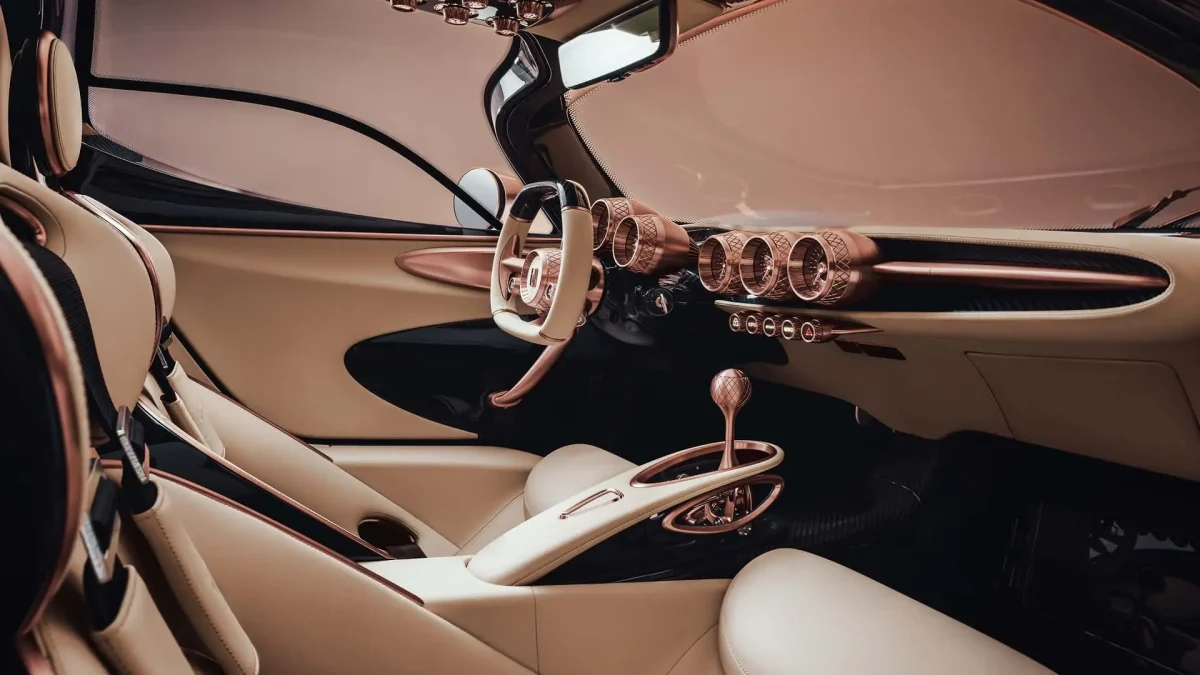 2 12 عودة أسطورة إيطاليا.. De Tomaso تكشف سوبركار مذهلة لمنافسة فيراري و بيجاني