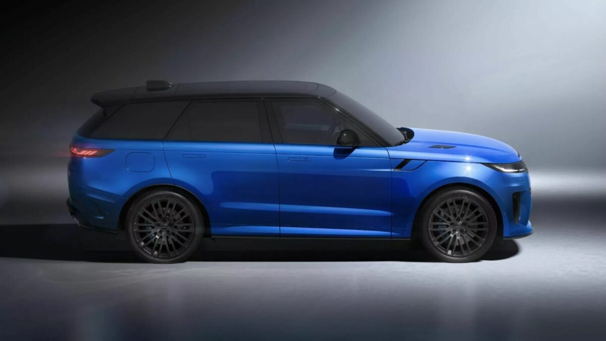 2 7 ظهور Range Rover Sport SV Ultimate Edition 2026 بمحرك مستعار من BMW يرفع سقف الأداء