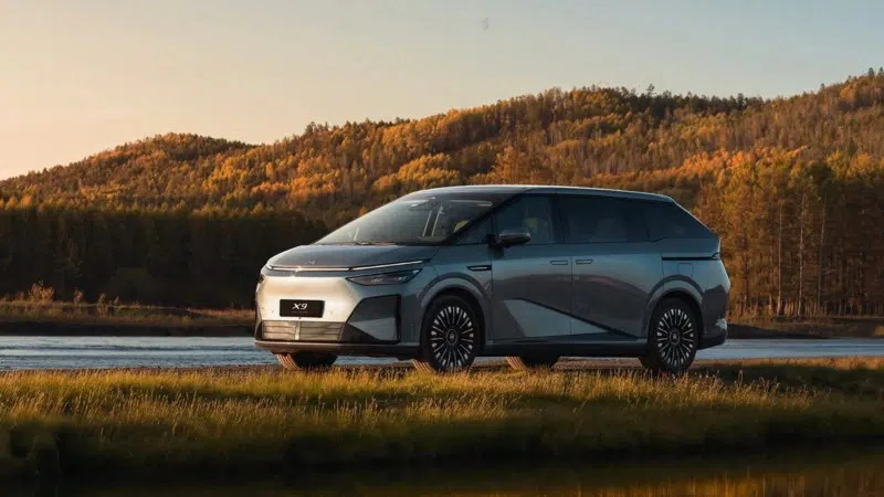 إطلاق سيارة إكس بنج X9 الكهربائية الصينية المُحدّثة 2026 بتقنيات متطورة وتعزيزات في الأداء 3 3 إطلاق سيارة إكس بنج X9 الكهربائية الصينية المُحدّثة 2026 بتقنيات متطورة وتعزيزات في الأداء