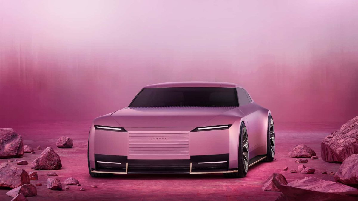 3 9 جاكوار تُحدث زلزالاً داخلياً بإقالة مصمم Jaguar 00 Type بعد الجدل حول هوية Jaguar التصميمية الجديدة