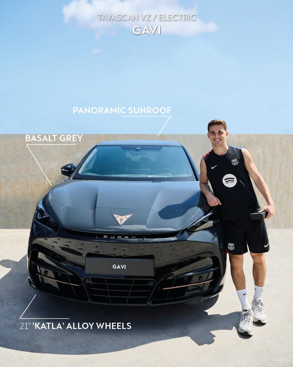 4 11 نجوم برشلونة يحصلون على سيارات كوبرا الجديدة ضمن الشراكة الرسمية