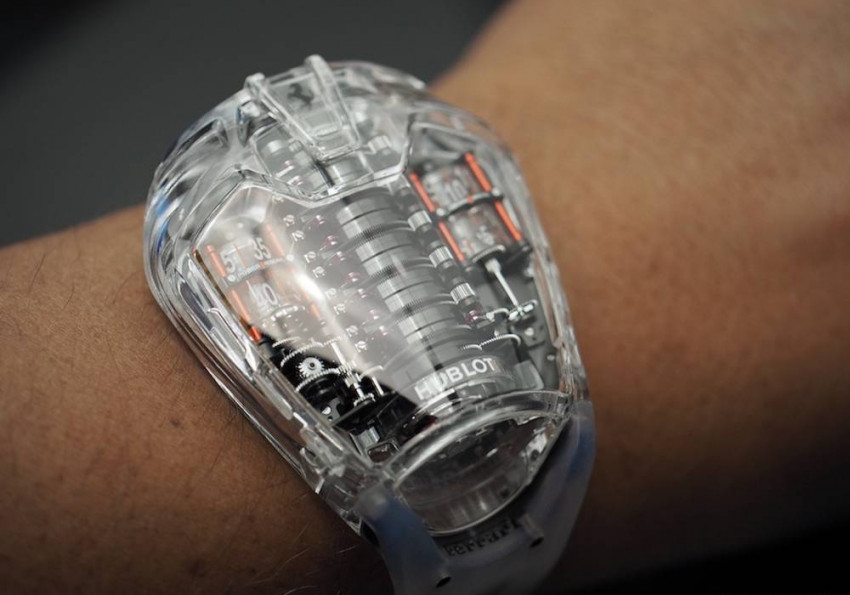 4 12 ساعة هوبلوت MP-05 لافيراري المرصعة بالياقوت… تحفة نادرة أغلى من بعض السيارات الخارقة