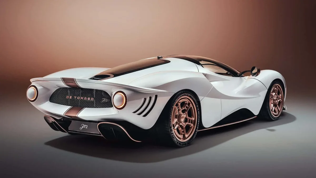 6 6 عودة أسطورة إيطاليا.. De Tomaso تكشف سوبركار مذهلة لمنافسة فيراري و بيجاني