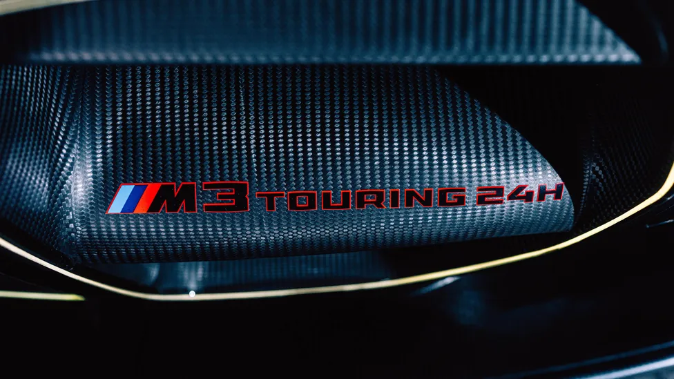 7 6 بي ام دبليو M3 من مزحة إلى أسطورة حلبات! تتحول إلى سيارة سباق حقيقية وتستعد لإبهار العالم
