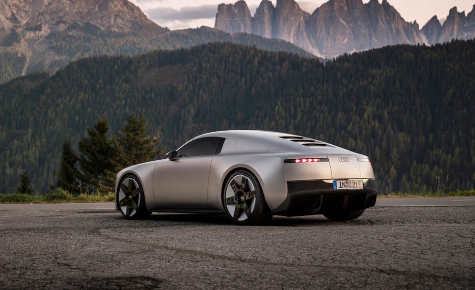 8 1 تصريحات رسمية من رئيس Audi تؤكد أن العلامة الألمانية تعمل حالياً على تطوير سيارة رياضية خارقة جديدة تعيد إشعال المنافسة في عالم السوبركار.