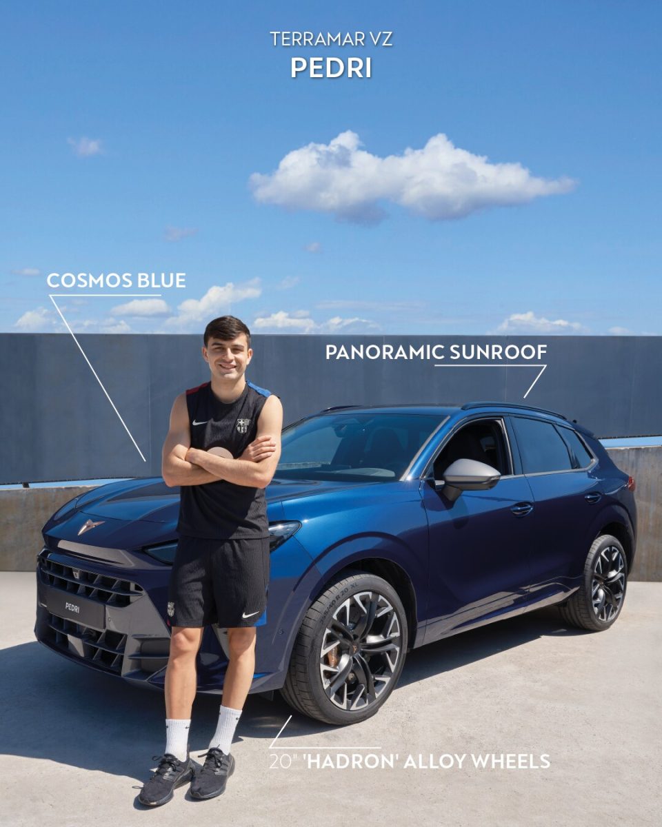 نجوم برشلونة يحصلون على سيارات كوبرا الجديدة ضمن الشراكة الرسمية FC Barcelona players receive their new CUPRA cars from CUPRA owners 11 HQ نجوم برشلونة يحصلون على سيارات كوبرا الجديدة ضمن الشراكة الرسمية